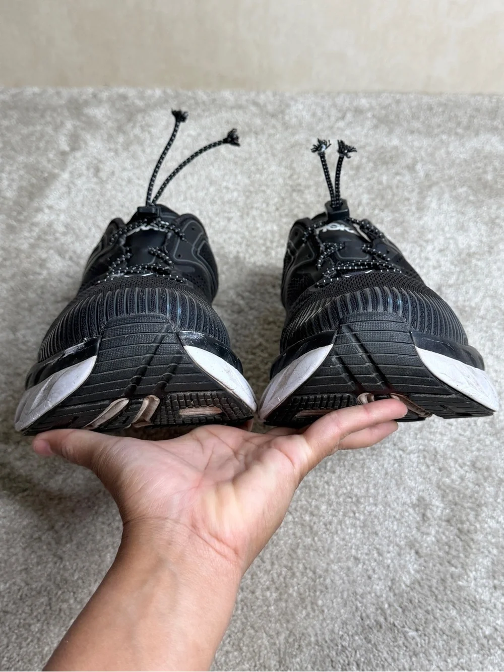 Hoka One One Men’s Bondi 7 Wide Sneakers Shoes Running in Black White 11.5 2E